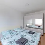Schoene, Moeblierte Wohnung Mit Balkon Und Tiefgarage