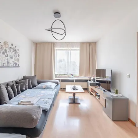 Apartment Schoene, Moeblierte Mit Balkon Und Tiefgarage Dusseldorf
