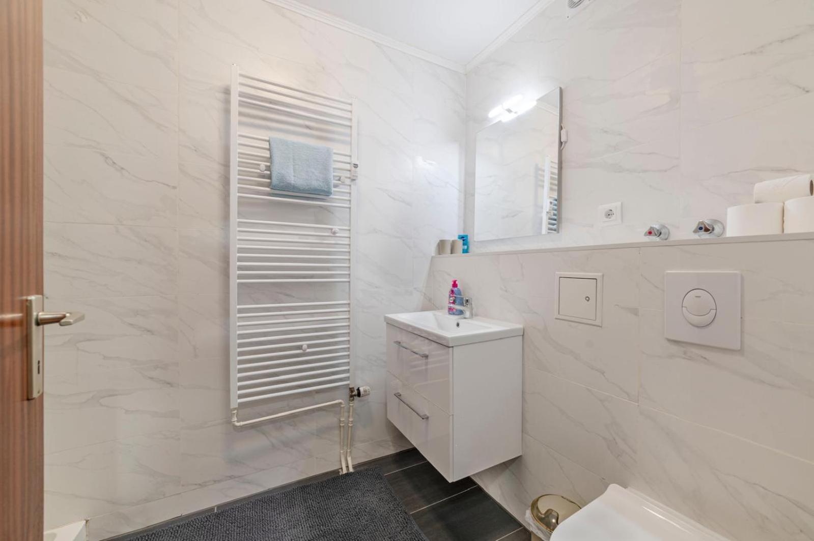 Apartment Schoene, Moeblierte Mit Balkon Und Tiefgarage *