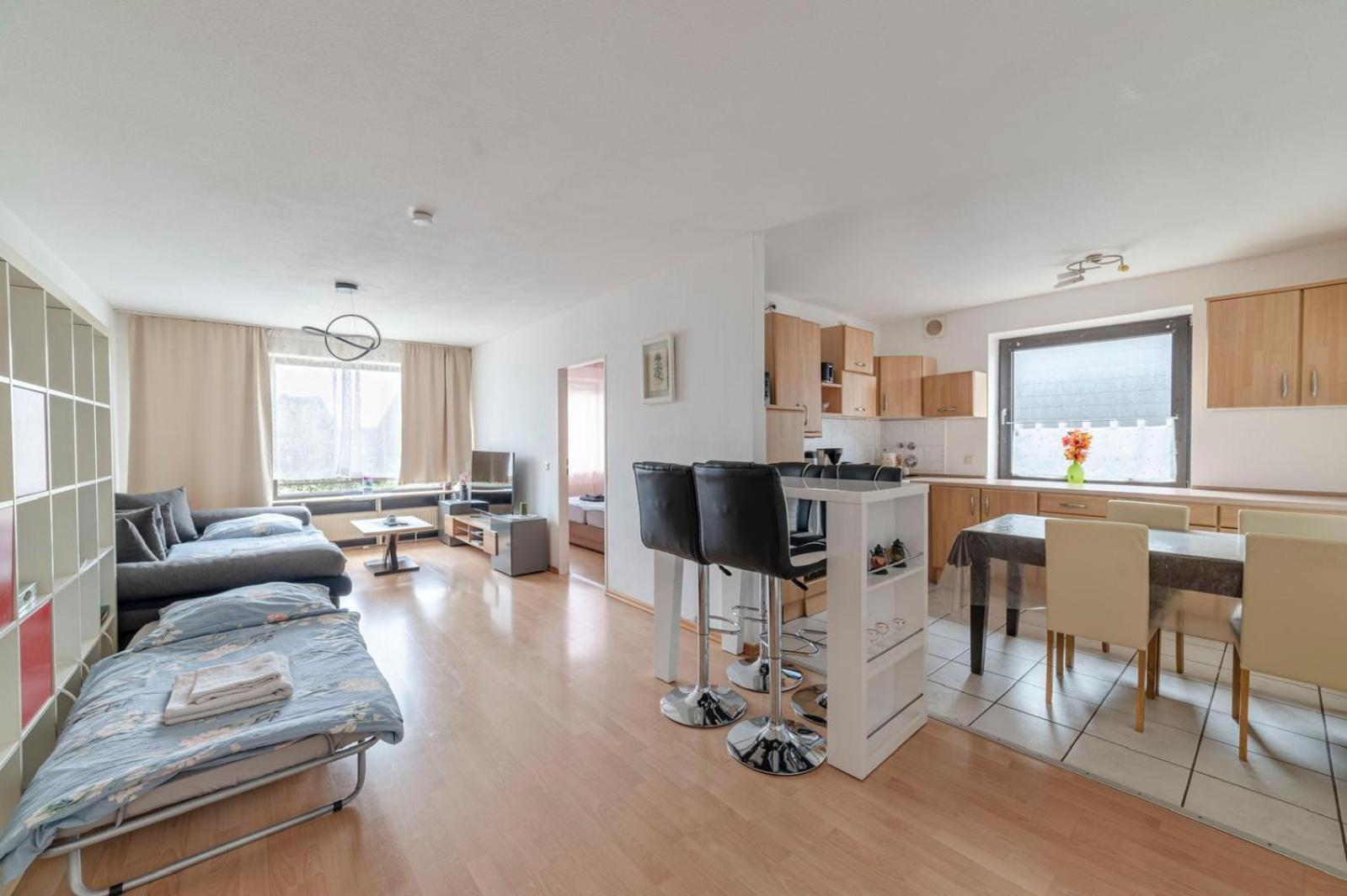 Schoene, Moeblierte Mit Balkon Und Tiefgarage * Dusseldorf