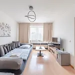Appartement Schoene, Moeblierte Mit Balkon Und Tiefgarage Düsseldorf