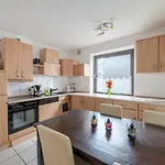 Schoene, Moeblierte Mit Balkon Und Tiefgarage