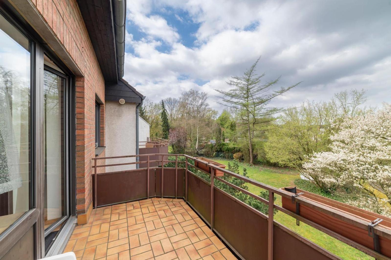 Schöne, Möblierte Mit Balkon Und Tiefgarage Apartment